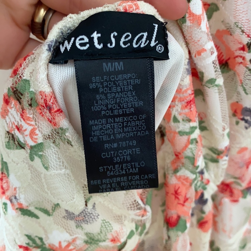 Beautiful Spring Dress! - Picture 2 of 3